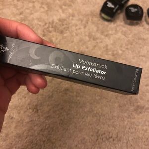 Younique lip exfoliator